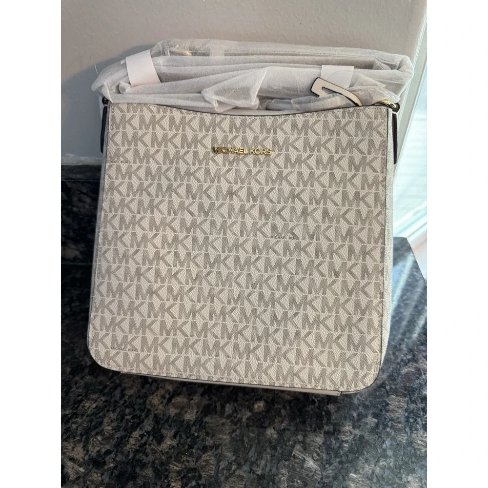 New Michael Kors Jet Set Travel Small Logo Messenger Bag Light Cream Multi Purse